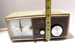 VINTAGE GE ELECTRIC CLOCK RADIO SOLID STATE AM MODEL C4408A LIGHT BROWN—WORKS!