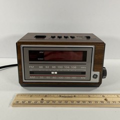 General Electric GE Vintage Alarm Clock AM/FM Radio Model 7-4601A with Woodgrain