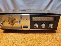 W•Lloyds Brown Silver Wired Solid State 2 Speaker Alarm Clock AM Radio Tested