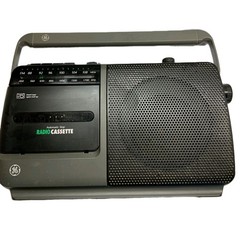 AM/FM Radio Cassette Recorder Portable Boombox Tested Working GE 3-5264A W Tape