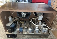 ZENITH AM/FM Broadcast Receiver Model: MJ1035. Sounds nice.