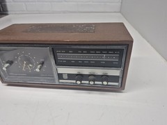 Magnavox Solid State Table Top Radio AM/FM Walnut Brown Alarm Clock For Parts