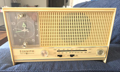 Vtg 1960&rsquo;s Zenith A-462W Tabletop AM/FM Radio w/ Alarm Clock – Exc Working Cond