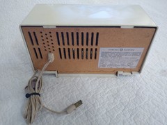 Vintage Mid Century General Electric GE AM Radio T-1110A Beige