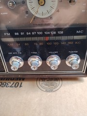 Lloyd&rsquo;s AM/FM Clock Radio Dated Between 60s and 70s Model 9J41-100A Vintage