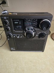 SONY FM/MW/SW 5 Band Receiver Model ICF-5900W w/Power Supply