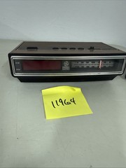 GE Vintage AM/FM Clock Radio Walnut Wood Grain Finish Red LED Model 7-4625C