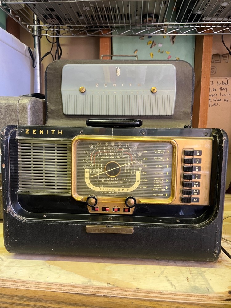 Vintage Zenith H500 Trans Oceanic Wavemagnet Tube Radio Powered On / Received