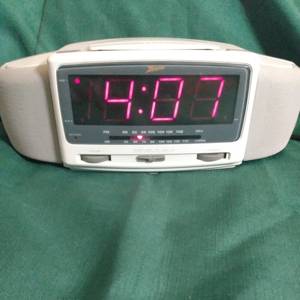 Vintage Zenith Alarm Clock/Radio twin alarms AM FM model Z207G tested working