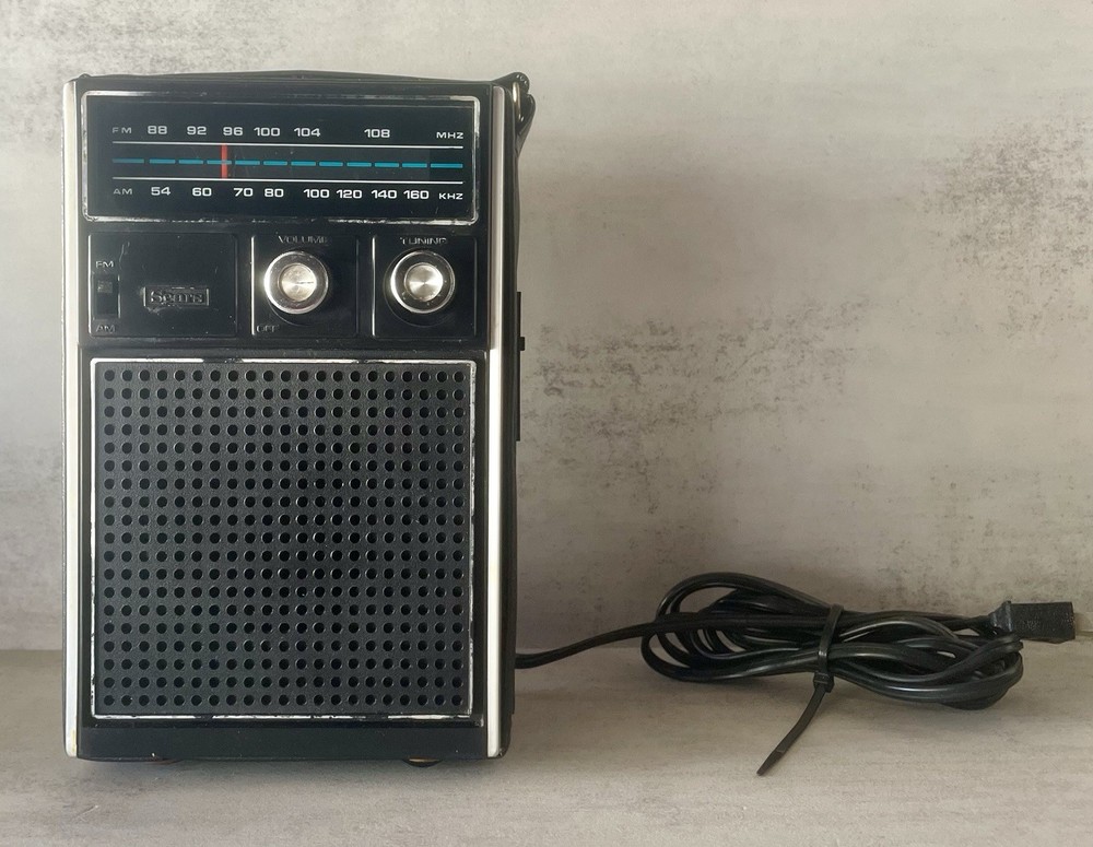 Vintage Sears Solid State AM FM Portable Radio Woodgrain Tested Working