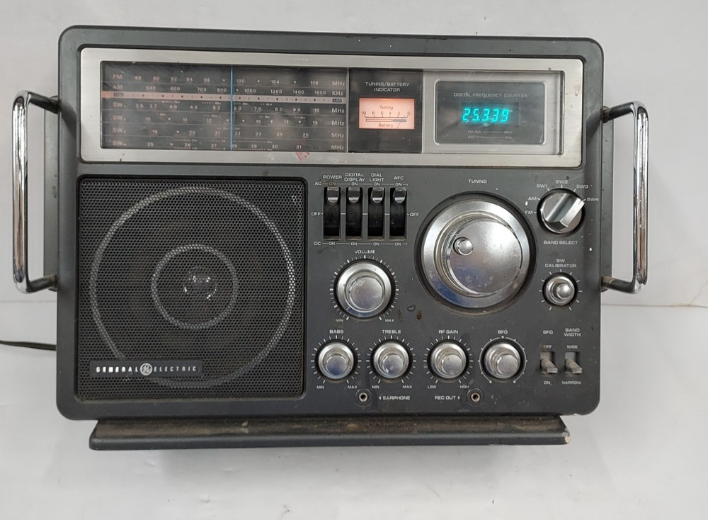 Vintage GE 7-2990A World Monitor AM/FM/Shortwave Multi-Band Radio *READ*