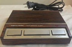 VINTAGE REALISTIC WEATHER RADIO ALERT III 12-140 TESTED WORKS WALNUT FINISH
