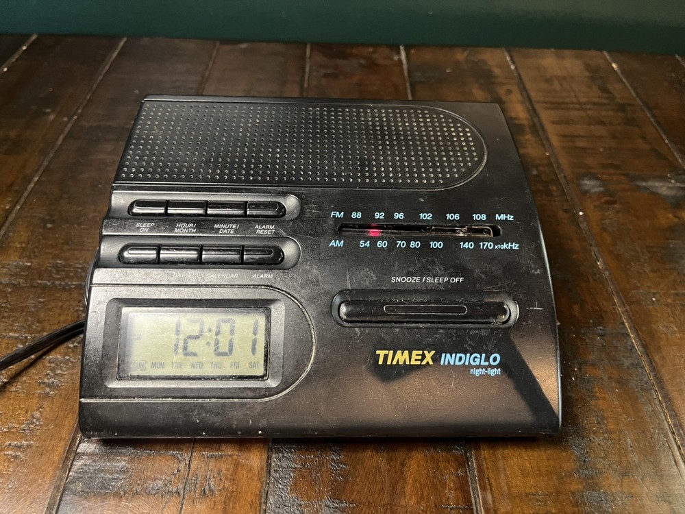 VINTAGE Timex Indiglo Alarm Clock RADIO & Night Light TESTED WORKS T422B