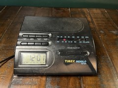 VINTAGE Timex Indiglo Alarm Clock RADIO & Night Light TESTED WORKS T422B