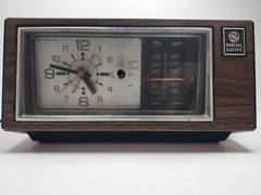 Vintage GE Clock Radio 7-4550C AM/FM Alarm Walnut Grain Retro Tested Works READ