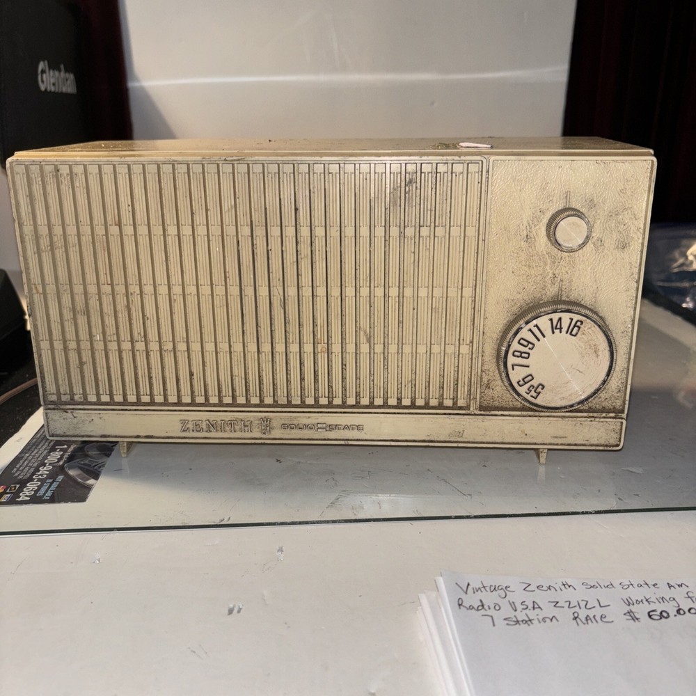 Rare Zenith Solid State Am Only Radio USA Z212L Working Found 7 Stations Vintage