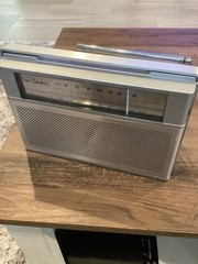 Pierre Cardin AM FM AC/DC Portable Radio