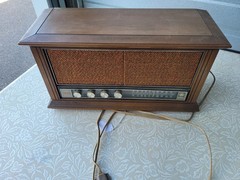 Vintage General Electric AM/FM Tabletop Radio – Mid-Century Wood Cabinet