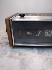 Vintage Panasonic Woodgrain Flip Clock Radio Alarm AM FM w Day Display RC-7053