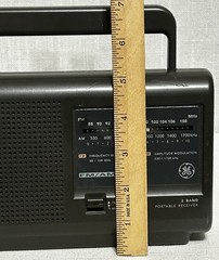 Vintage GE Portable AM/FM Radio Model 7-2662A 2-Band Receiver AC/DC Tested