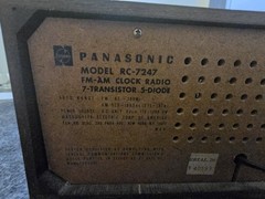 Vintage Panasonic RC-7247 Tabletop AM/FM Solid State Radio in Wooden Case Works