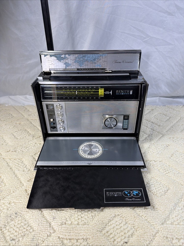 VINTAGE ZENITH TRANS OCEANIC ROYAL D7000 11 BAND SOLID STATE RADIO