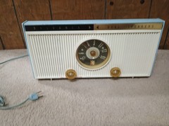 Vintage Sylvania Model 5T13 Dual Speakers Radio Works ! White And Blue Nice!