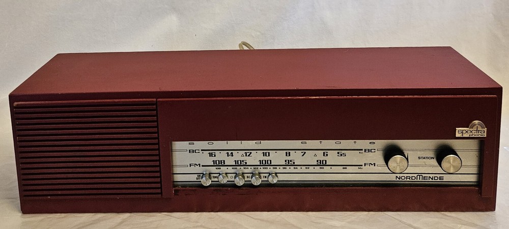 NORDMENDE SPECTRA « C » PHONIC AM/FM TABLETOP RADIO 1960s Germany – Works Great