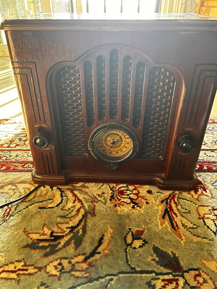 GE Classic RadioPlayer Wood Cabinet AM/FM Cassette Tabletop Radio 7-4135A