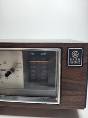 Vintage GE Clock Radio 7-4550C AM/FM Alarm Walnut Grain Retro Tested Works READ