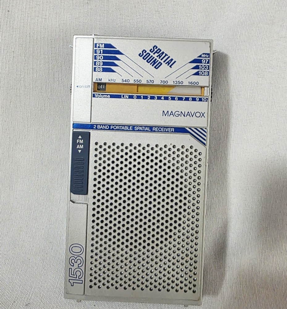Magnavox 1530 1980&rsquo;s Spatial Sound AM/FM Portable Radio 5.5&Prime; x 3&Prime; WORKS