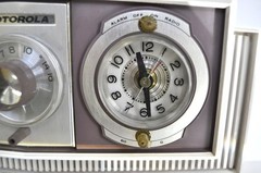 Motorola 1963 AM/FM radio C4P-55 in RARE PLUM COLOR