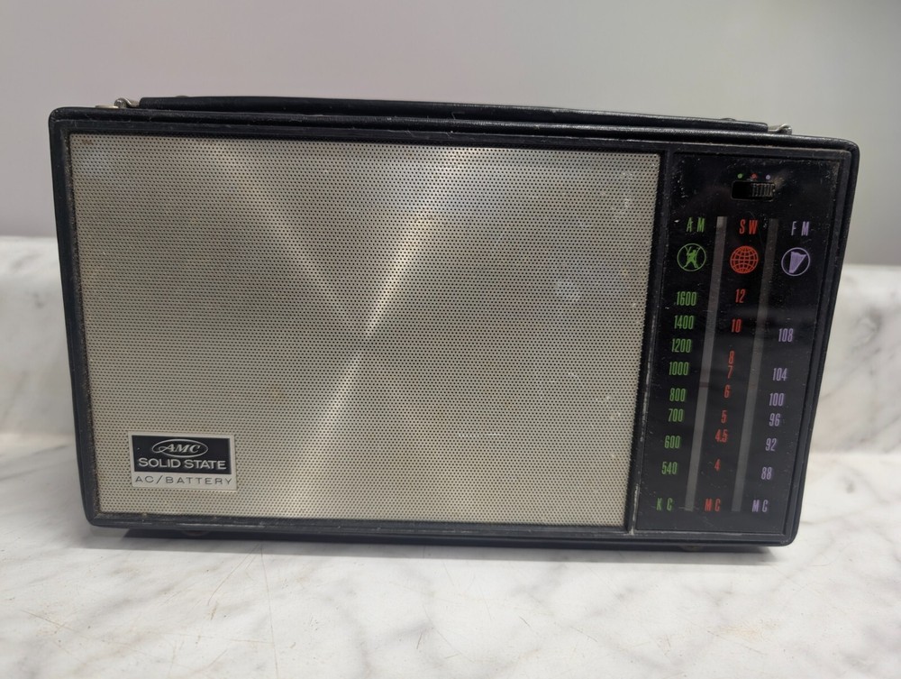 AMC Solid State SW/AM/FM SHORT WAVE PORTABLE AC/BATTERY Radio TF-316