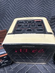 Vintage Lot of 3 80s Cube MAGNAVOX ++ Dual Alarm Clock AM/FM Radio D3110/37