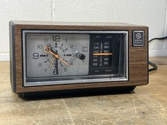 Vintage General Electric Alarm Clock AM/FM Radio Model No. 7-4550D 1982/TESTED