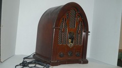 Vintage RCA Cathedral AM FM Wood Table Radio Model No. RP-3895 – VERY NICE