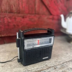 General Electric Vintage Portable AM/FM Radio Model 7-2810H