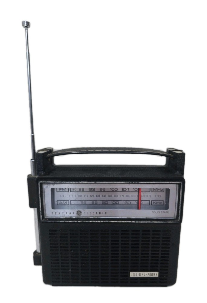 Vintage General Electric Solid State Two-Way Power AM FM Portable Radio 7-2810F