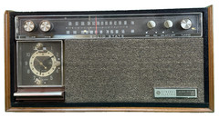 General Electric C1590A AM/FM Solid State Dual Speaker Table Radio Walnut-Works