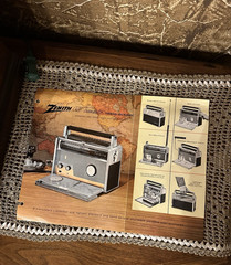 Vintage Zenith Trans-Oceanic Royal 1000D All Transistor Shortwave w Accessories