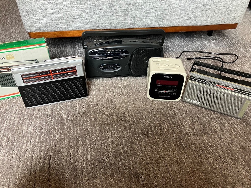 LOT 4 Vintage retro radios Sony General Electric Lennox Hanimex 1970s 1980s