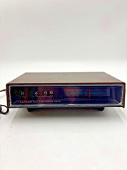 Vintage Lloyds Solid State #IJ44G-37A rolling number clock radio. Working1