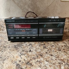 Soundesign Vintage AM/FM Electronic Clock Radio Cassette Player