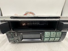 Vintage Majestic MCR4100A Cassette Player AM/FM Clock Radio UNTESTED POWERS ON
