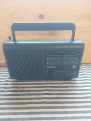 Vintage GE General Electric AM/FM Portable Radio #7-2662B Dual Power Tested