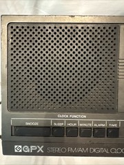 GPX Vintage AM/FM Digital Alarm Clock Radio Model DS584 left speaker not working