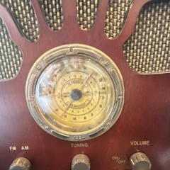 Vintage Cathedral Style Tabletop AM/FM Radio Wood Look Cabinet