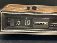 Vintage Soundesign AM/FM Flip Clock Radio Model 3545-B Read