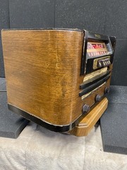 1942 – Vintage Philco Table Radio Model 42-327