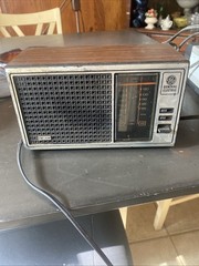Vintage GE General Electric AM/FM Radio Wood Grain 7-4115B Works